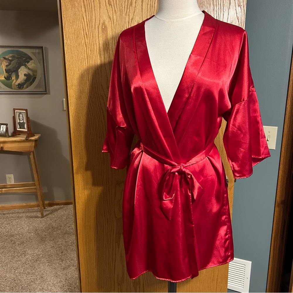 Vintage Honors Intimates Robe Women Size Large Kimono Soft Red Satin Feel